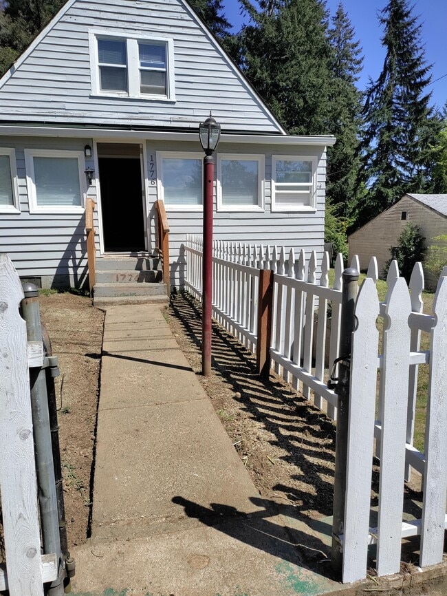 1776 SE Stewart St in Shelton, WA - Building Photo - Building Photo