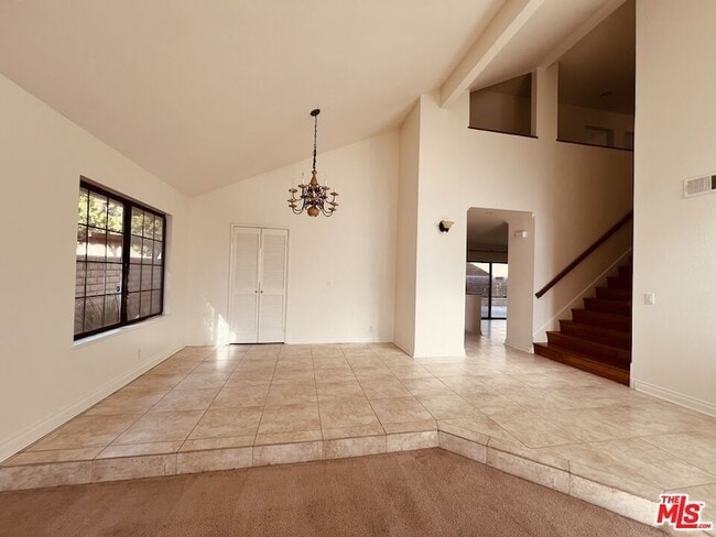 5241 W Goldenwood Dr in Inglewood, CA - Foto de edificio - Building Photo