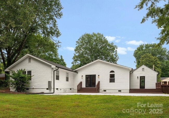 1121 S Edgemont Ave in Gastonia, NC - Building Photo - Building Photo