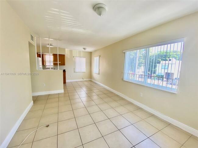 930 SW 7th Ave, Unit 3 in Miami, FL - Building Photo - Building Photo