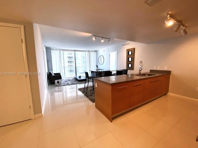 475 Brickell Ave in Miami, FL - Building Photo - Building Photo