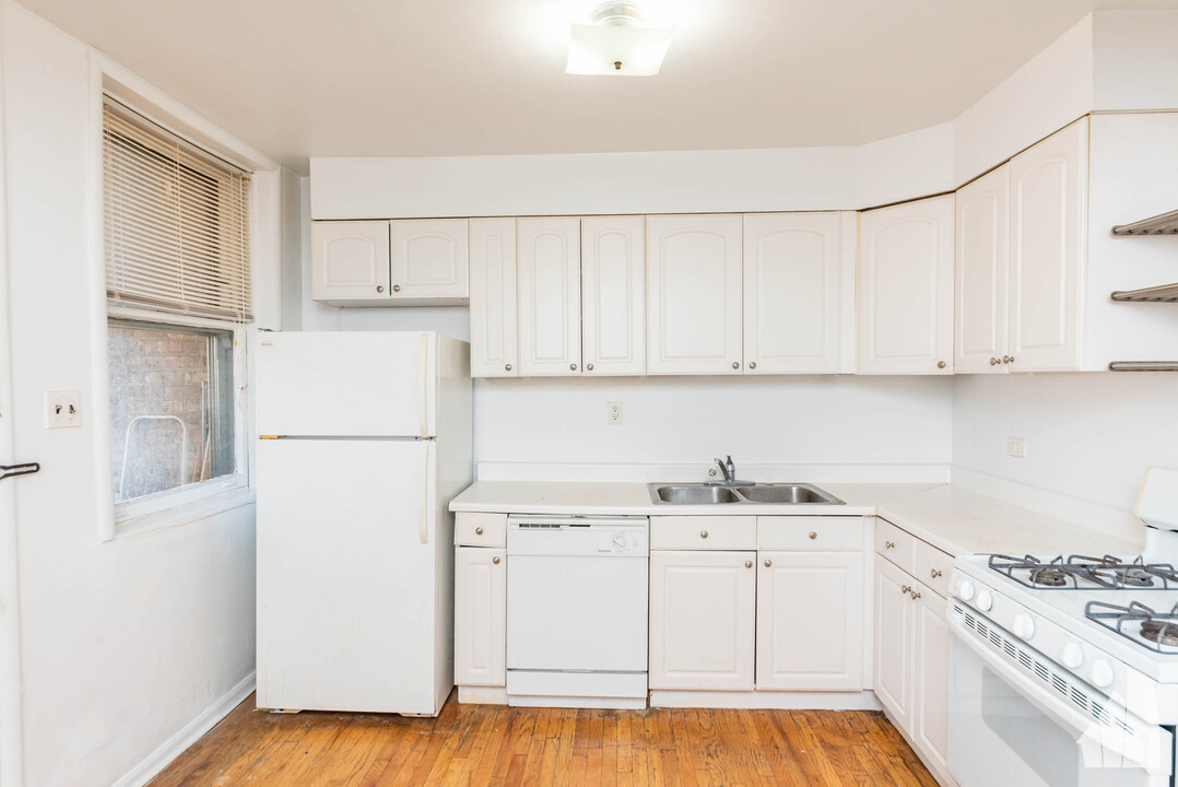 5805 N Washtenaw Ave, Unit 2 in Chicago, IL - Building Photo