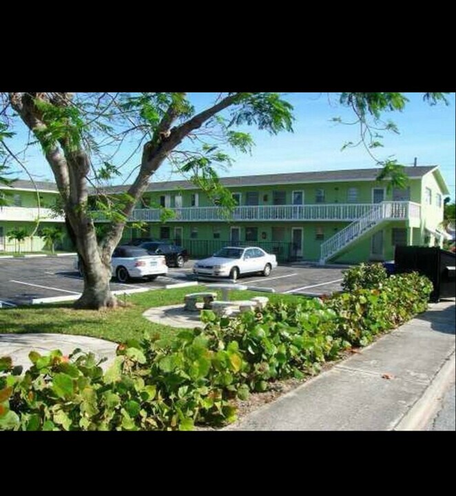 702 N L St in Lake Worth Beach, FL - Foto de edificio