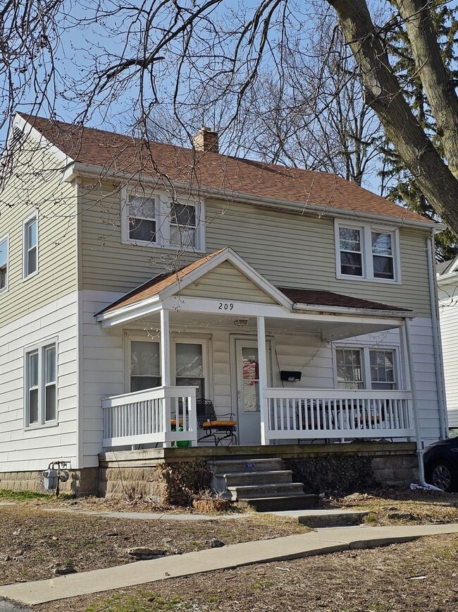 209 N Enterprise St in Bowling Green, OH - Building Photo - Building Photo