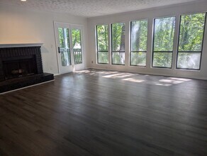 101 Warm Springs Cir in Roswell, GA - Building Photo - Building Photo