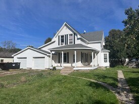 211 East St N in Claremont, MN - Building Photo