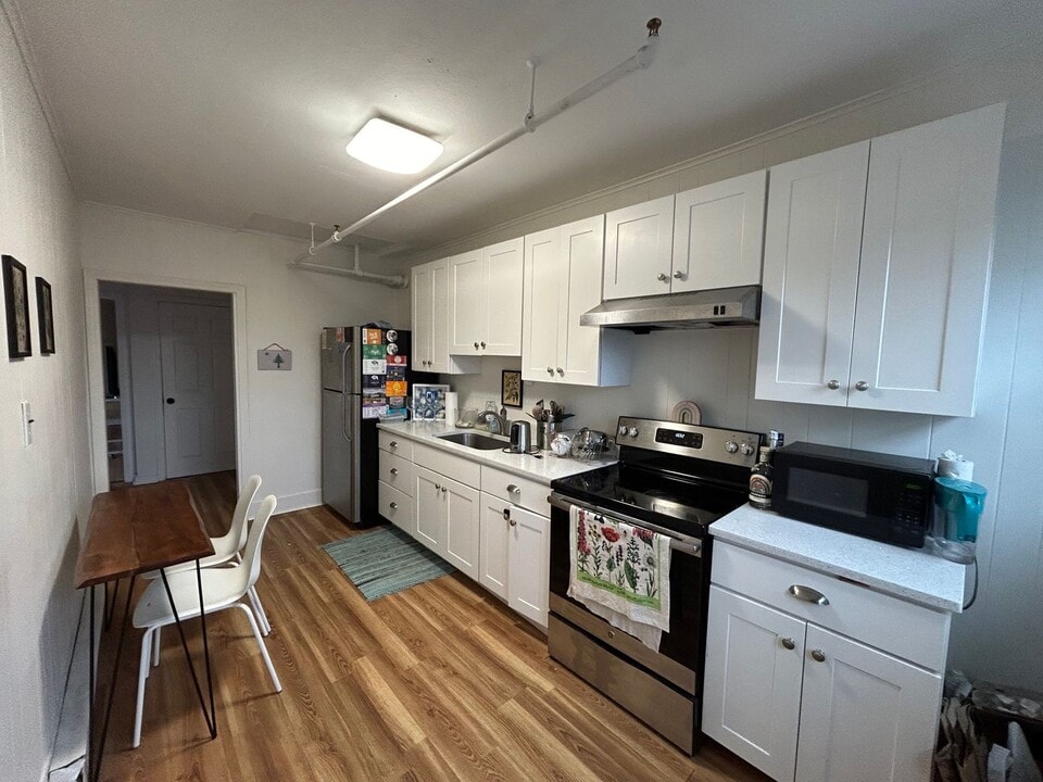 58 Main St in Durham, NH - Building Photo