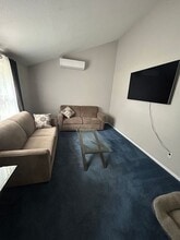 927 Hunter Dr in Norwalk, IA - Building Photo - Building Photo