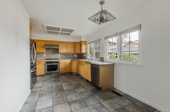 1057 Iris Ave in Sunnyvale, CA - Building Photo - Building Photo