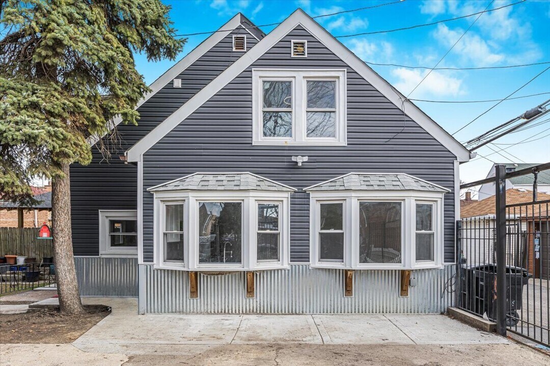 5257 S Rockwell St in Chicago, IL - Building Photo