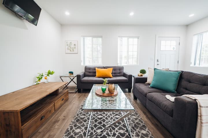 9693 Amboy Ave, Unit 9693 in Los Angeles, CA - Building Photo