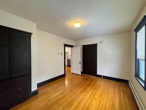 40A Linden Ave, Unit 2 in Somerville, MA - Foto de edificio - Building Photo