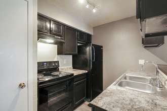 Norvell Court Apartments in Dallas, TX - Building Photo - Building Photo