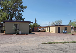 2100-2108 E 18th St in Tucson, AZ - Foto de edificio - Building Photo