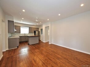 494 W William St in Rye Brook, NY - Building Photo - Building Photo