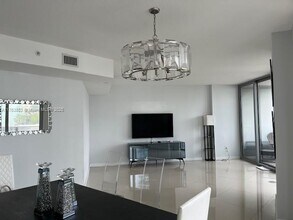 488 NE 18th St, Unit 1604 in Miami, FL - Foto de edificio - Building Photo