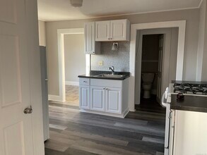 16 Lake St in Middletown, CT - Building Photo - Building Photo