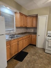 215 East St, Unit Floor 1 in Pawtucket, RI - Building Photo - Building Photo