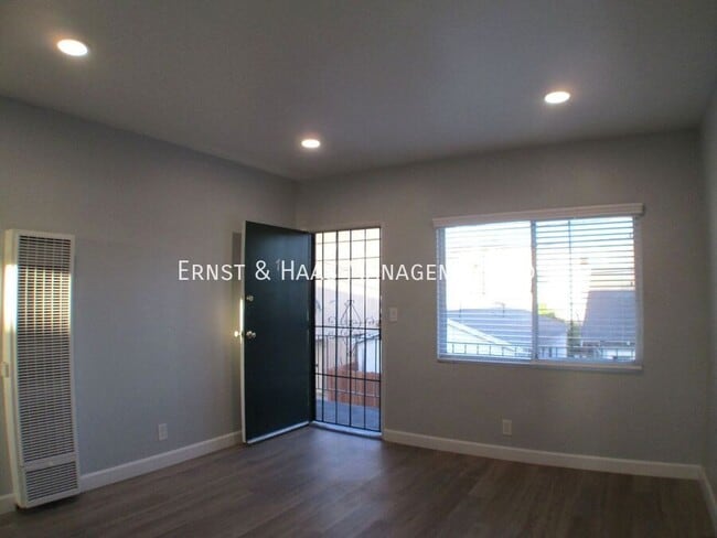 815 E 9th St in Long Beach, CA - Building Photo - Building Photo