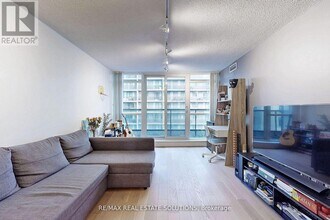 25 Carlton St. in Toronto, ON - Building Photo - Building Photo