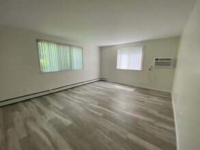 219 Brookridge Ct, Unit 1 in Ann Arbor, MI - Foto de edificio - Building Photo