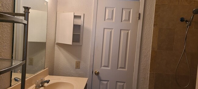 1106 Verde Dr in Bryan, TX - Building Photo - Building Photo