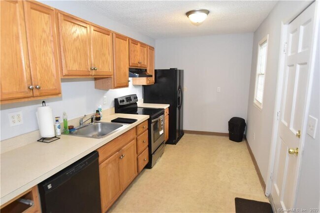 53 Mountain St in Ellington, CT - Building Photo - Building Photo