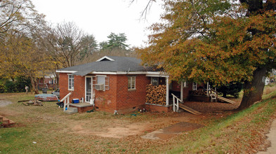 403 Cedar Ln Rd in Greenville, SC - Building Photo - Building Photo