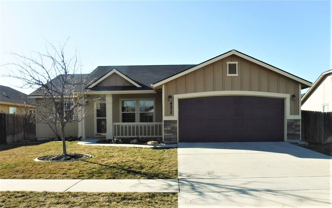 4535 N Price Ave in Meridian, ID - Building Photo