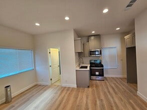 9791 Oasis Ave in Garden Grove, CA - Foto de edificio - Building Photo