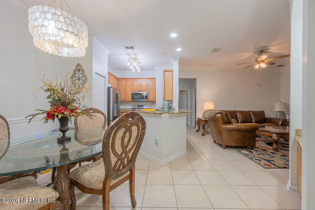 8601 Beach Blvd in Jacksonville, FL - Building Photo