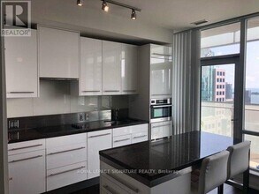 80 John St in Toronto, ON - Building Photo - Building Photo