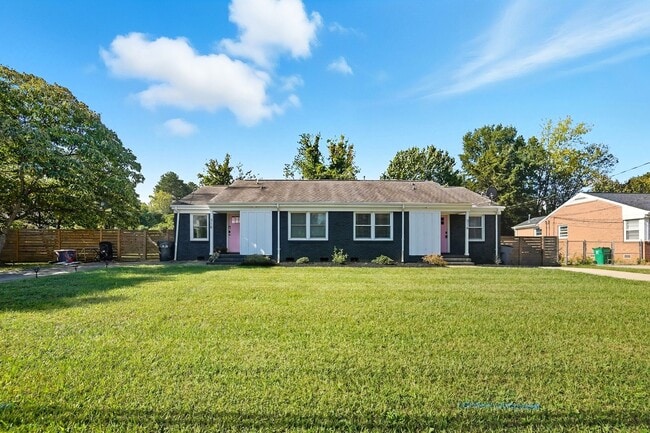 316 Hollis Rd in Charlotte, NC - Building Photo - Building Photo