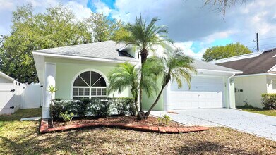 9730 White Barn Way in Riverview, FL - Foto de edificio - Building Photo