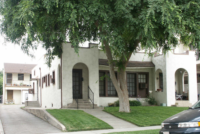 631 E Cypress Ave in Burbank, CA - Building Photo - Building Photo