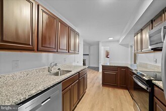 8608 Greeley Blvd in West Springfield, VA - Building Photo - Building Photo