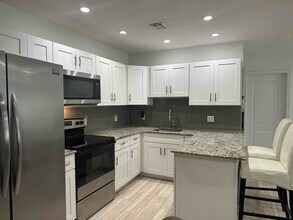 120 NE 9th Ave in Deerfield Beach, FL - Building Photo - Building Photo