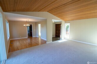 14714 SE 49th St in Bellevue, WA - Building Photo - Building Photo