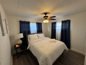 8540 NW 25th Ct in Sunrise, FL - Building Photo - Building Photo
