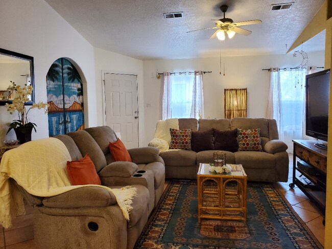 332 Vista Del Angel SW in Albuquerque, NM - Foto de edificio - Building Photo