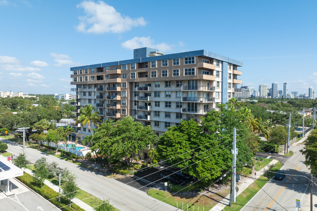 Runaway Bay Condominium in Fort Lauderdale, FL - Building Photo