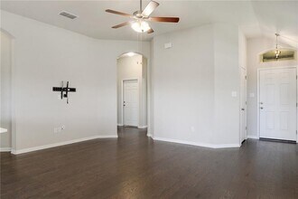 1008 Goldilocks Ln in Manchaca, TX - Building Photo - Building Photo