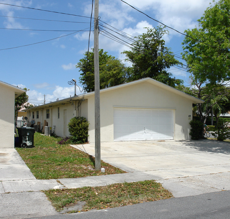 47-49 SE 10th Ter in Dania Beach, FL - Building Photo