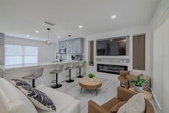 23700 Lake Hills Dr in Lutz, FL - Building Photo - Building Photo