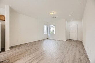 4045 Oliver Sagebrush Dr in Las Vegas, NV - Building Photo - Building Photo