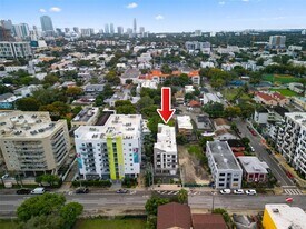 650 SW 1st St in Miami, FL - Building Photo