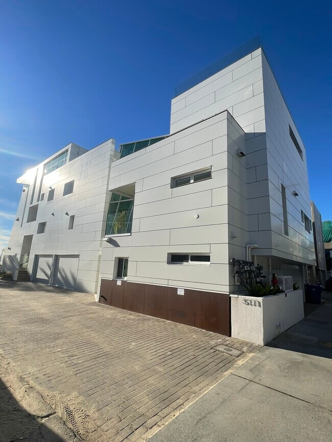 5111 Ocean Front Walk, Unit 4 in Marina Del Rey, CA - Building Photo - Building Photo
