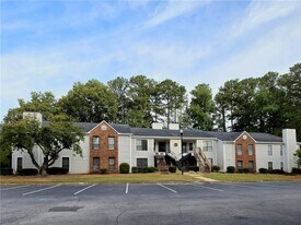 590 Windchase Ln in Stone Mountain, GA - Building Photo
