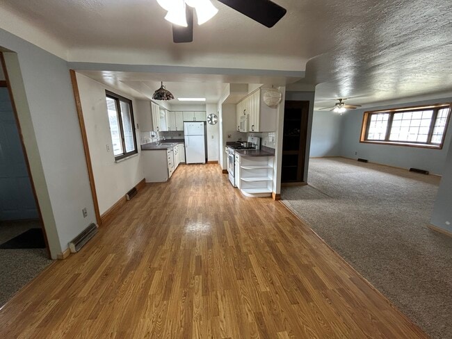 25921 Yeoman Dr in Westlake, OH - Foto de edificio - Building Photo