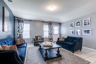 8842 Palmetto Falls in San Antonio, TX - Building Photo - Building Photo